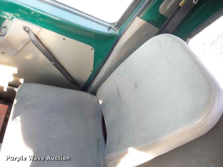 image for item J8664 2001 Sterling L9500 ready mix truck