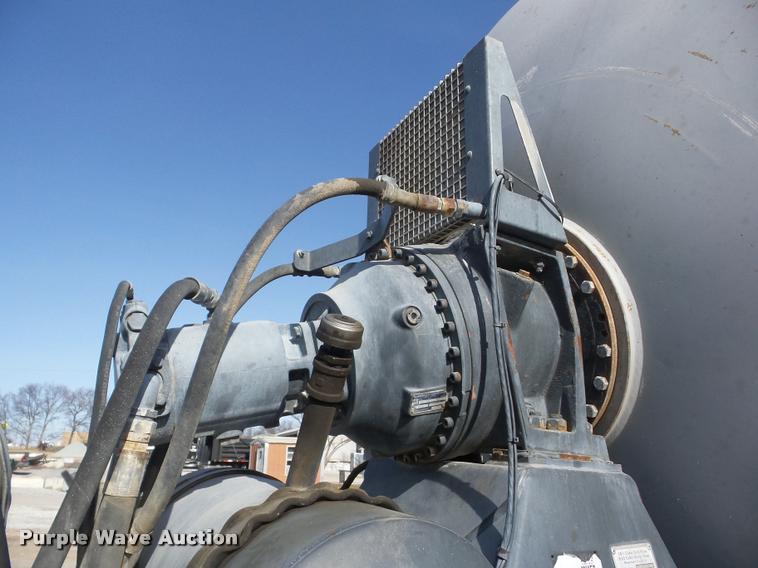 image for item J8664 2001 Sterling L9500 ready mix truck