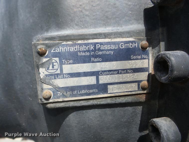 image for item J8664 2001 Sterling L9500 ready mix truck