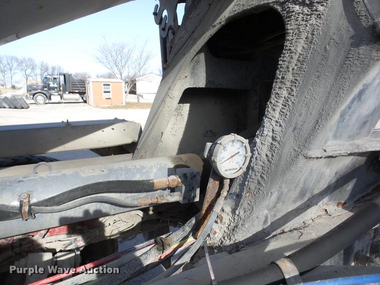 image for item J8664 2001 Sterling L9500 ready mix truck