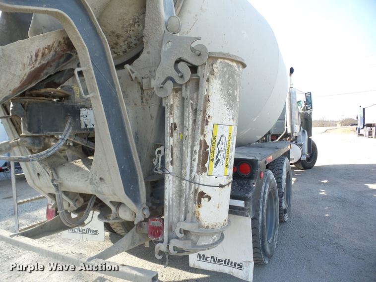 image for item J8664 2001 Sterling L9500 ready mix truck