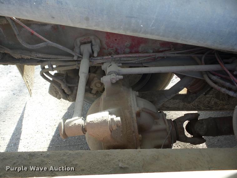 image for item J8664 2001 Sterling L9500 ready mix truck