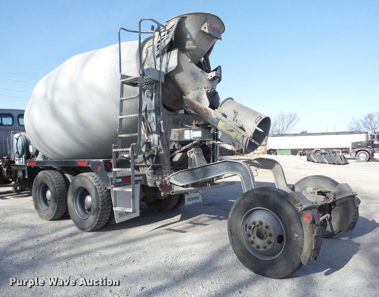 image for item J8664 2001 Sterling L9500 ready mix truck