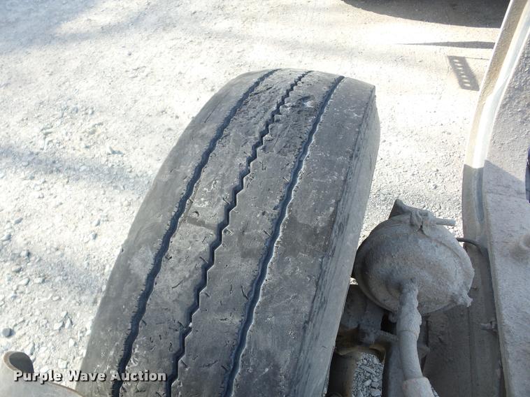 image for item J8664 2001 Sterling L9500 ready mix truck