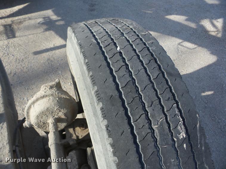 image for item J8664 2001 Sterling L9500 ready mix truck