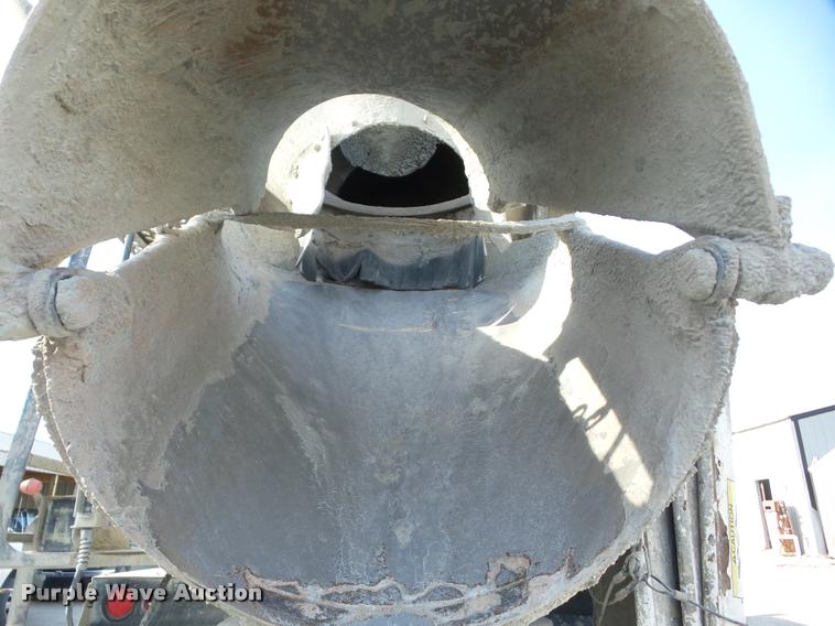 image for item J8664 2001 Sterling L9500 ready mix truck