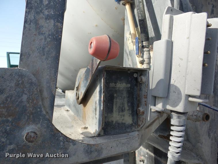 image for item J8664 2001 Sterling L9500 ready mix truck