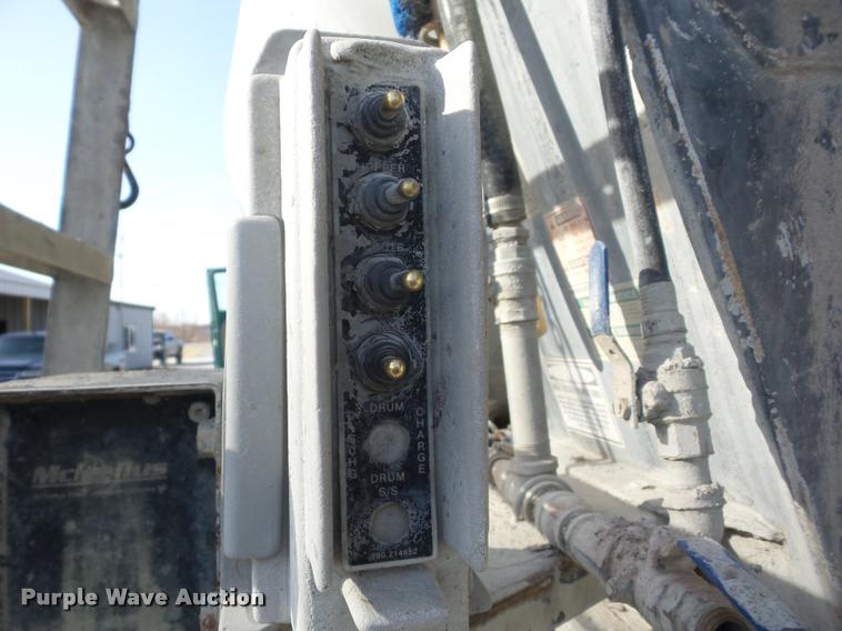 image for item J8664 2001 Sterling L9500 ready mix truck