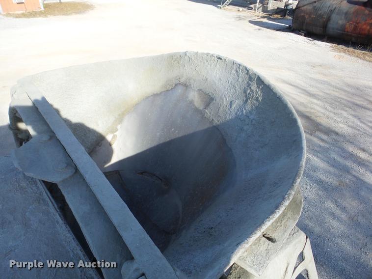 image for item J8664 2001 Sterling L9500 ready mix truck