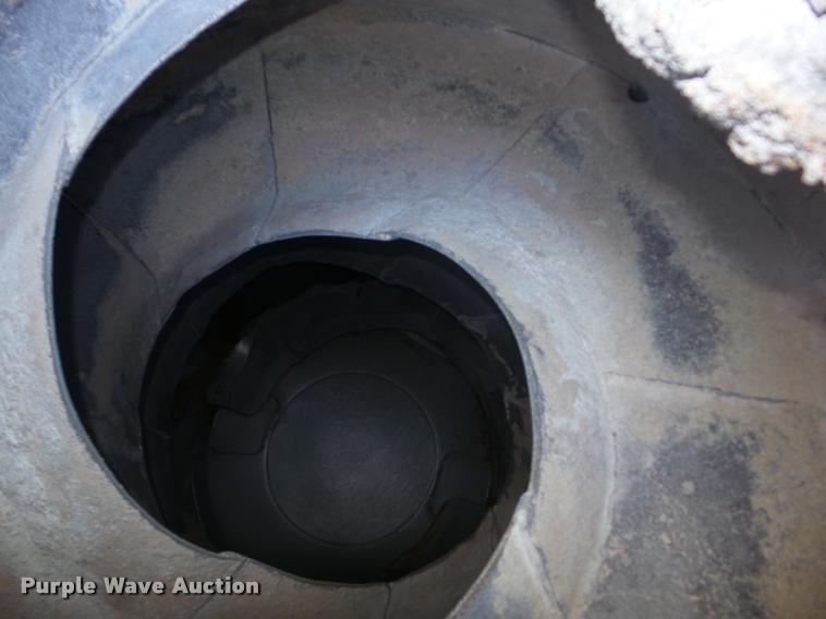 image for item J8664 2001 Sterling L9500 ready mix truck