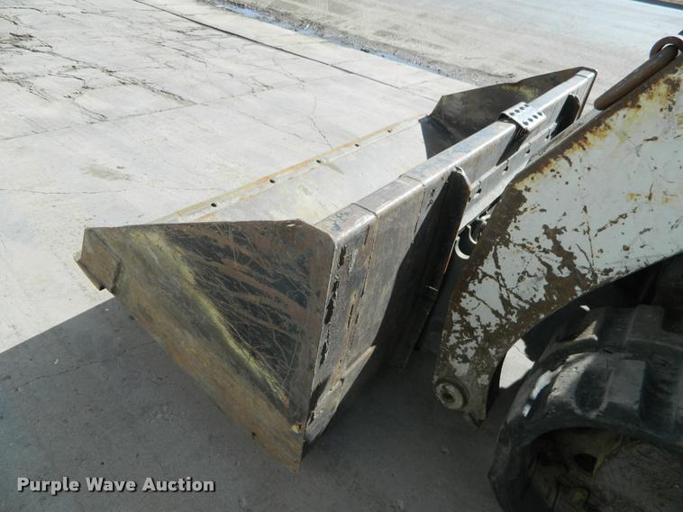 image for item J8758 2005 Takeuchi TL140 skid steer