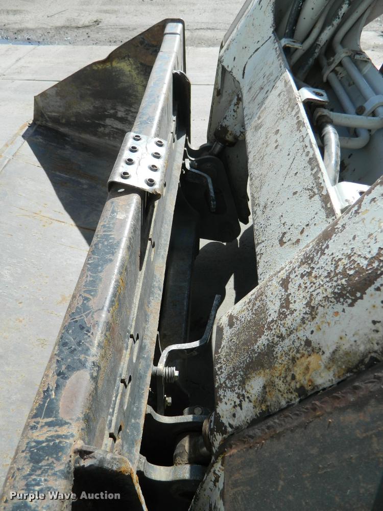 image for item J8758 2005 Takeuchi TL140 skid steer