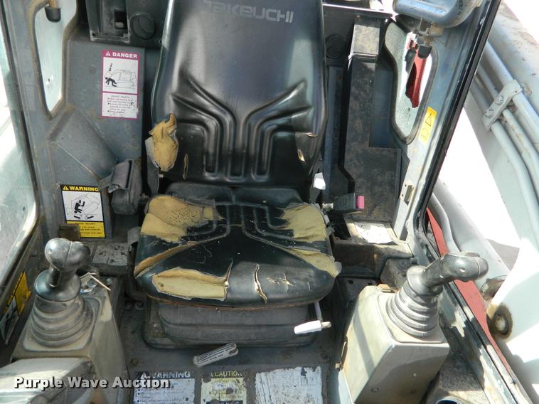 image for item J8758 2005 Takeuchi TL140 skid steer