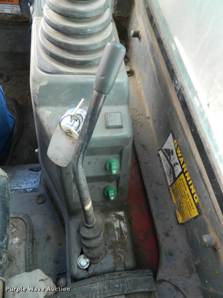 image for item J8758 2005 Takeuchi TL140 skid steer