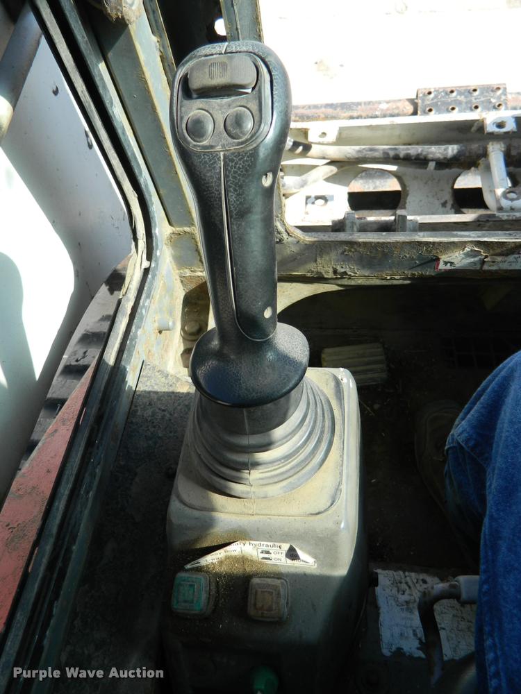 image for item J8758 2005 Takeuchi TL140 skid steer