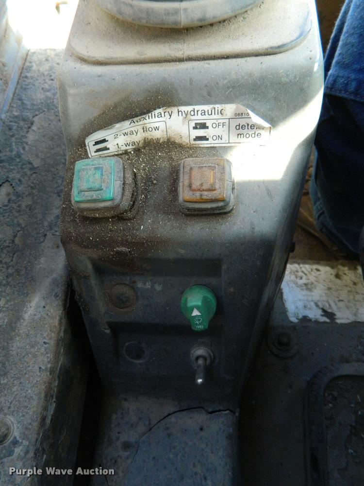 image for item J8758 2005 Takeuchi TL140 skid steer