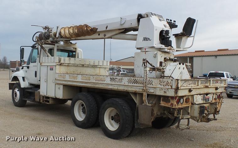 image for item K3336 2002 International 7500 digger derrick truck