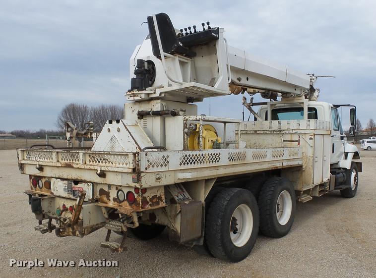 image for item K3336 2002 International 7500 digger derrick truck