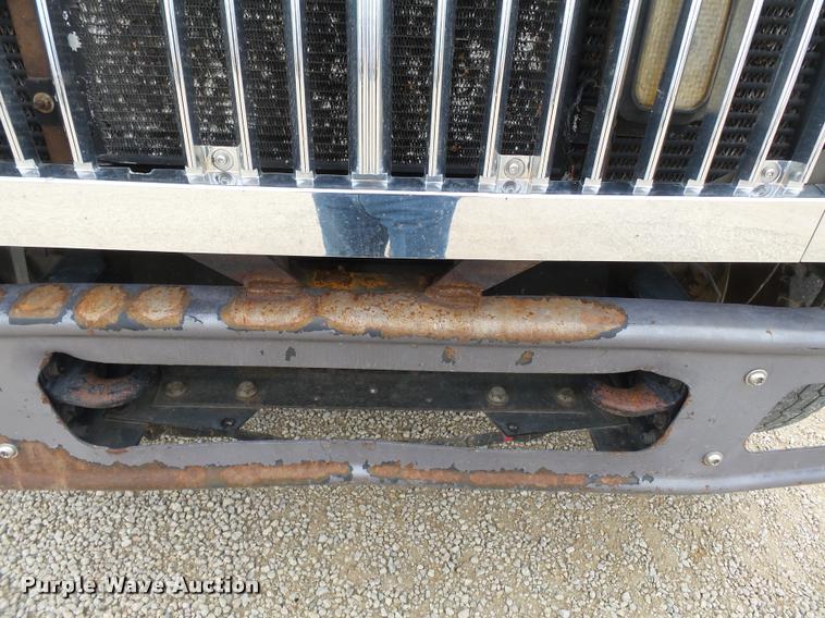 image for item K3336 2002 International 7500 digger derrick truck