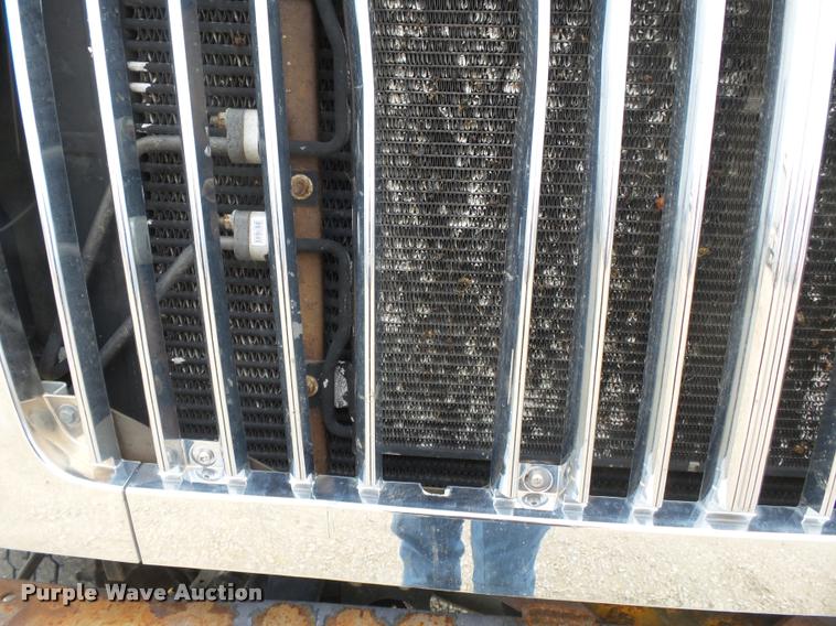 image for item K3336 2002 International 7500 digger derrick truck