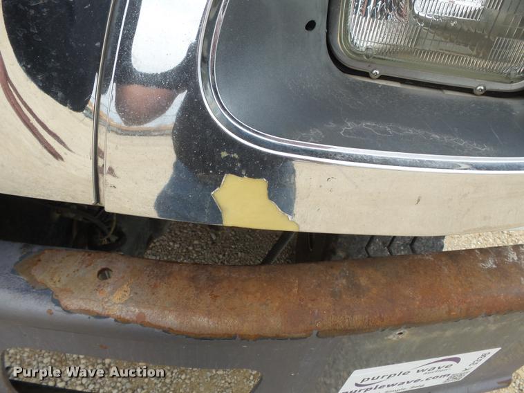 image for item K3336 2002 International 7500 digger derrick truck