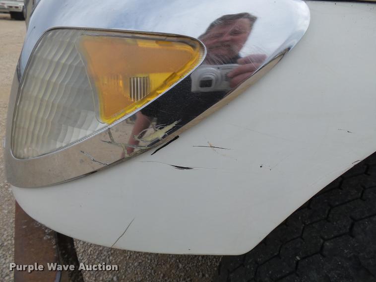 image for item K3336 2002 International 7500 digger derrick truck