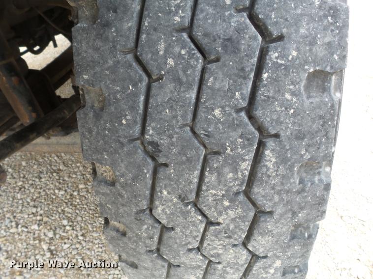 image for item K3336 2002 International 7500 digger derrick truck