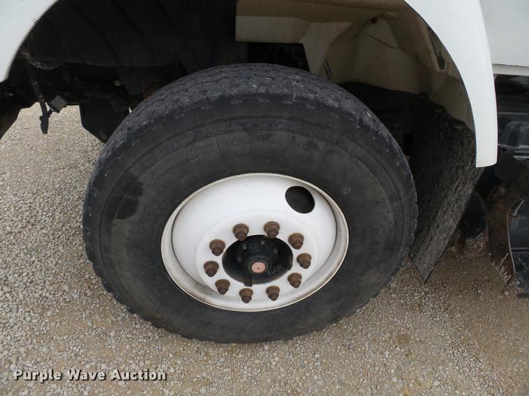 image for item K3336 2002 International 7500 digger derrick truck