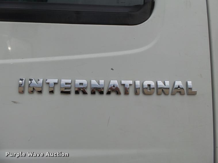 image for item K3336 2002 International 7500 digger derrick truck