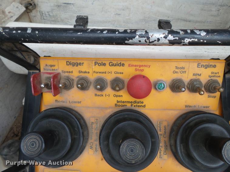 image for item K3336 2002 International 7500 digger derrick truck