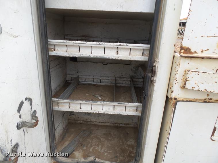 image for item K3336 2002 International 7500 digger derrick truck