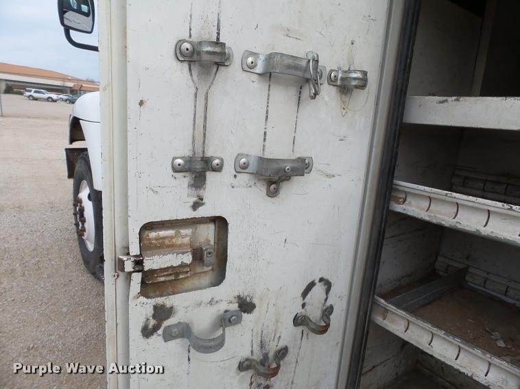 image for item K3336 2002 International 7500 digger derrick truck