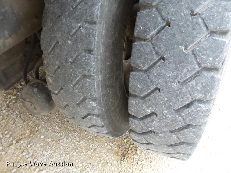 image for item K3336 2002 International 7500 digger derrick truck