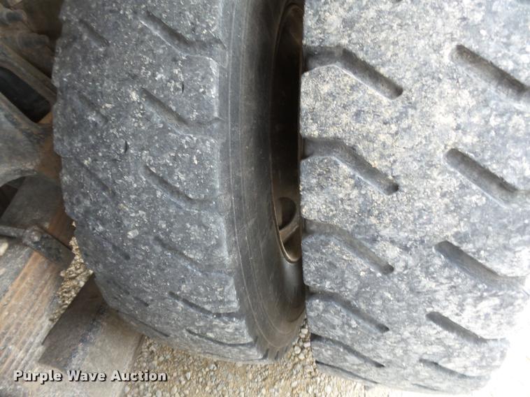 image for item K3336 2002 International 7500 digger derrick truck