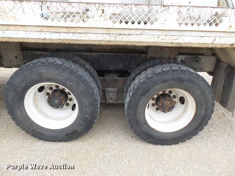 image for item K3336 2002 International 7500 digger derrick truck