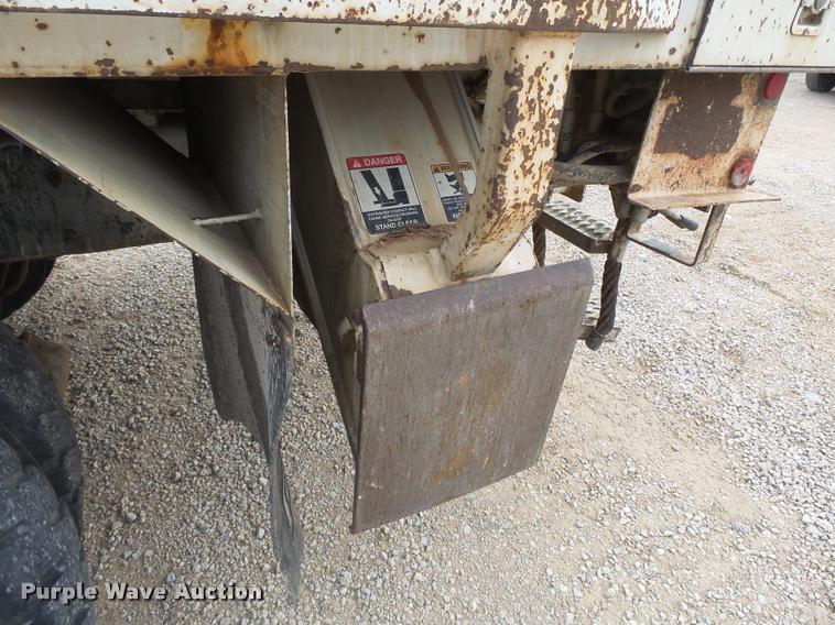 image for item K3336 2002 International 7500 digger derrick truck