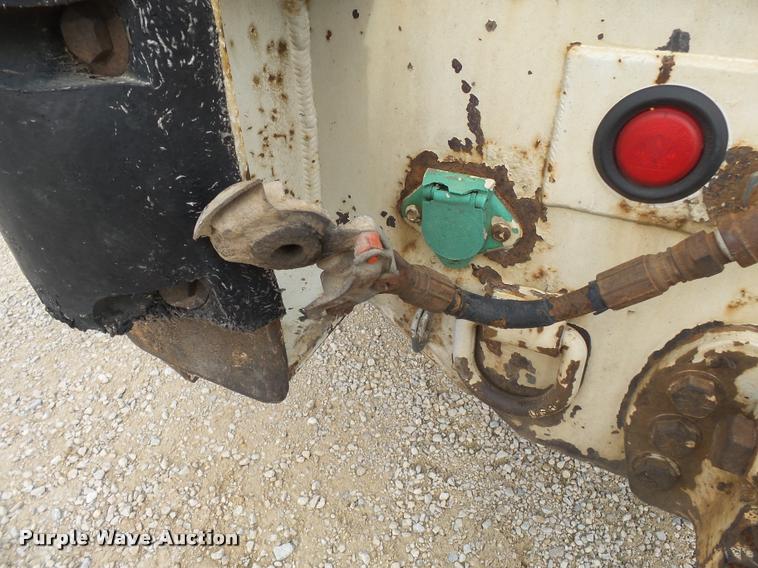 image for item K3336 2002 International 7500 digger derrick truck