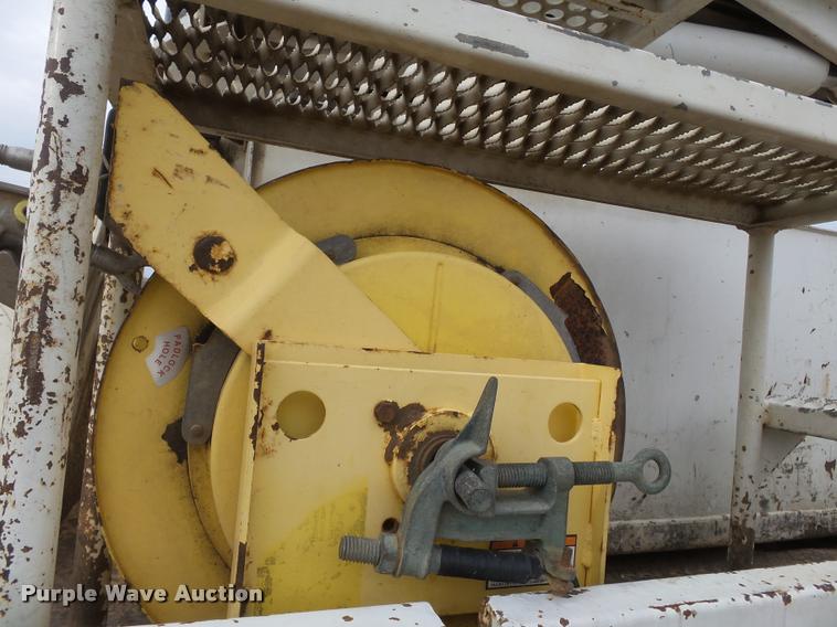 image for item K3336 2002 International 7500 digger derrick truck