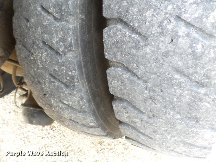 image for item K3336 2002 International 7500 digger derrick truck