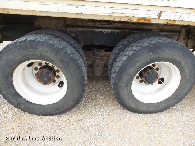 image for item K3336 2002 International 7500 digger derrick truck