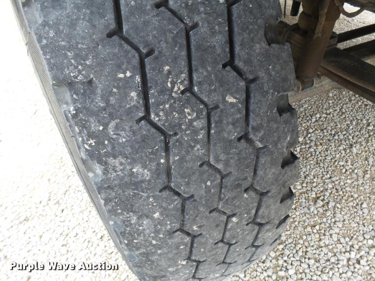 image for item K3336 2002 International 7500 digger derrick truck