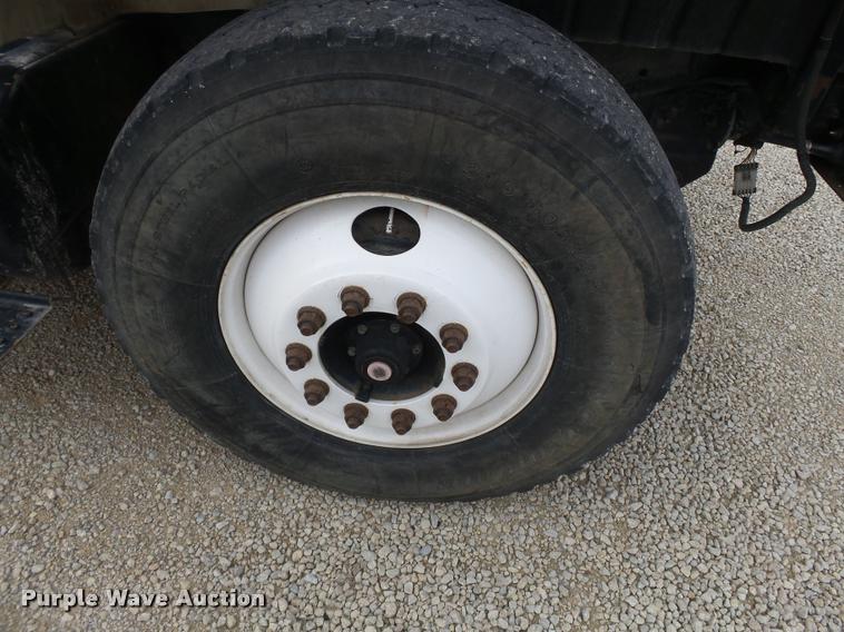 image for item K3336 2002 International 7500 digger derrick truck