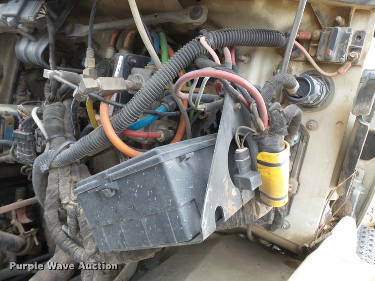 image for item K3336 2002 International 7500 digger derrick truck