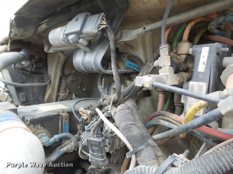 image for item K3336 2002 International 7500 digger derrick truck