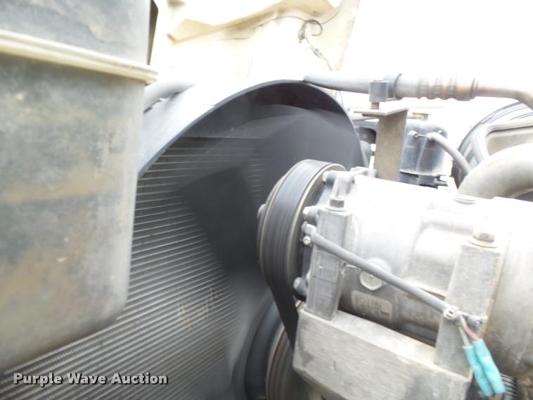 image for item K3336 2002 International 7500 digger derrick truck