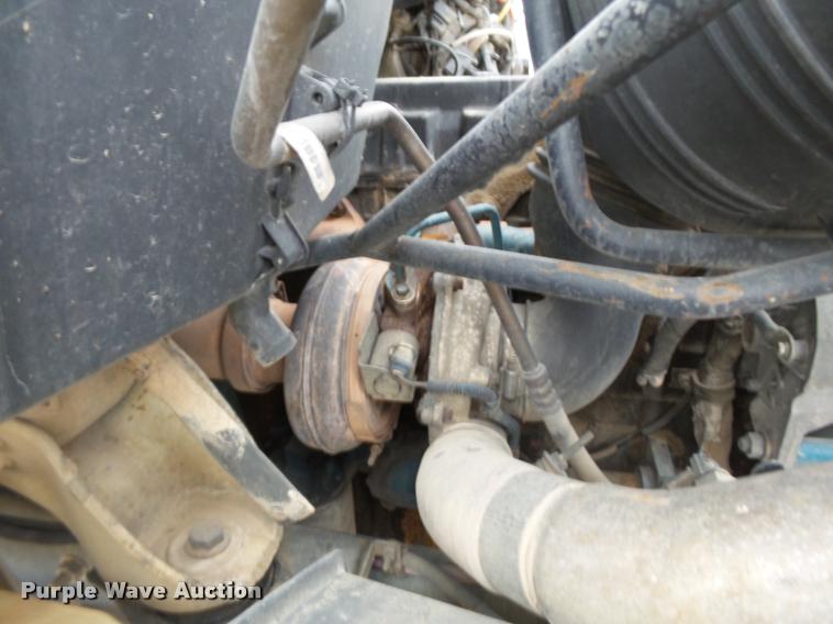 image for item K3336 2002 International 7500 digger derrick truck