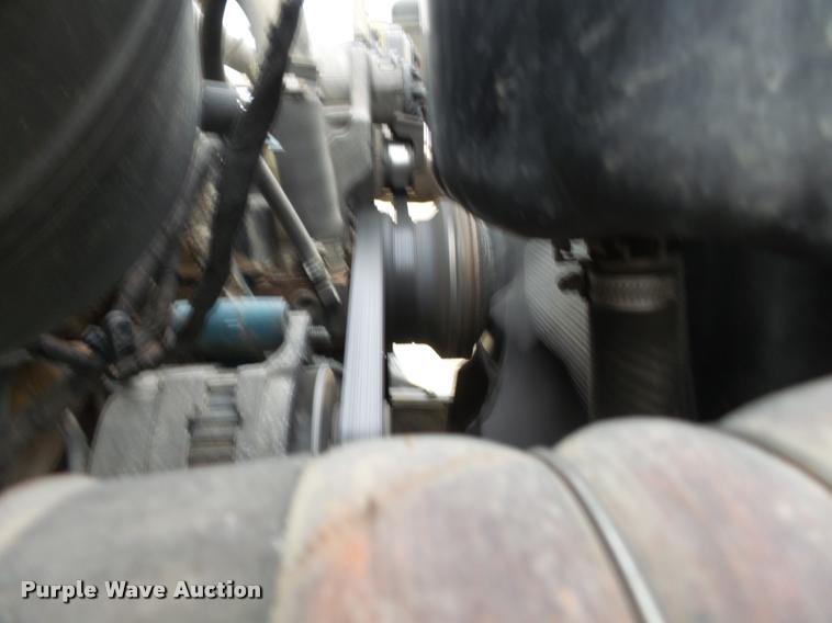 image for item K3336 2002 International 7500 digger derrick truck