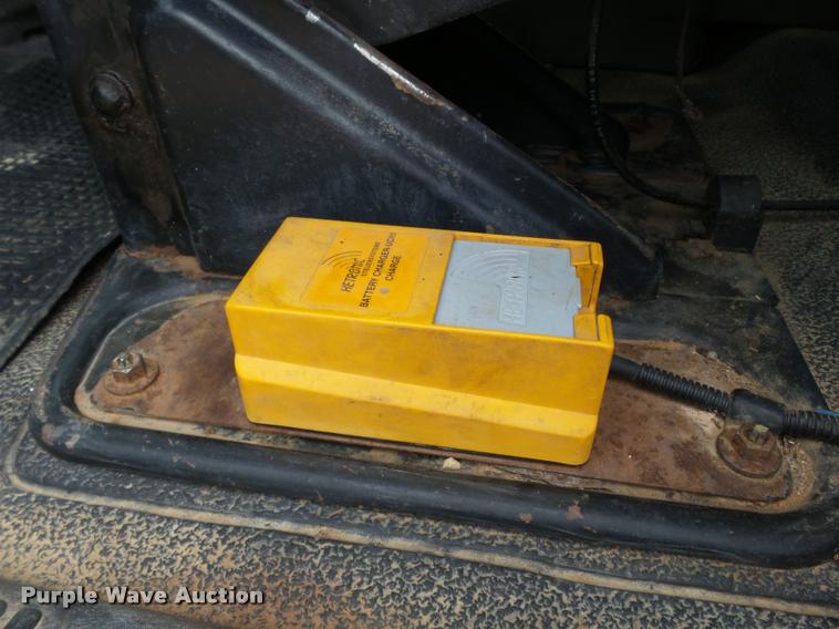 image for item K3336 2002 International 7500 digger derrick truck