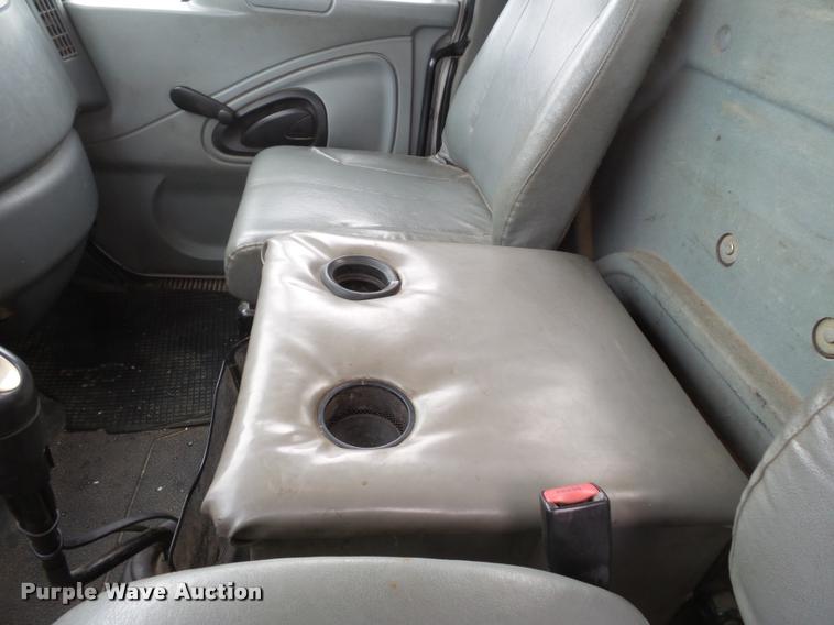 image for item K3336 2002 International 7500 digger derrick truck