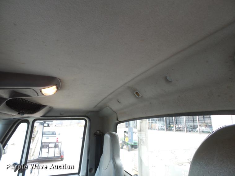 image for item K3336 2002 International 7500 digger derrick truck